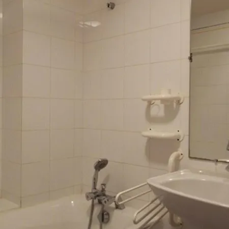 Apartment Duplex A 200m De La Plage, 3 Pieces, Balcon, Parking, 4 Pers. - - Fr-1-477-73 *
