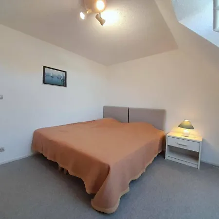 Apartment Duplex A 200m De La Plage, 3 Pieces, Balcon, Parking, 4 Pers. - - Fr-1-477-73